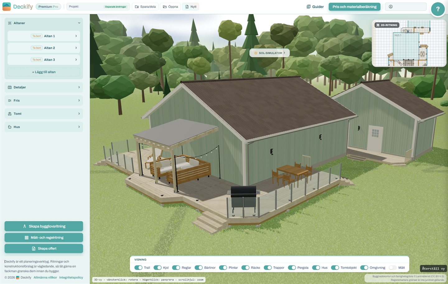 Deckifys 3D-vy med ett grönt hus, en altan med pergola, trappor och glasräcke, omgivet av skog